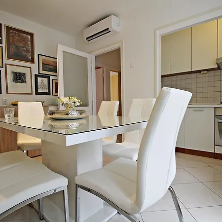 Puhov Apartment *